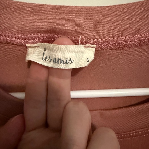 Elegant Mauve Top with Patterned Sleeves - Picture 2 of 3